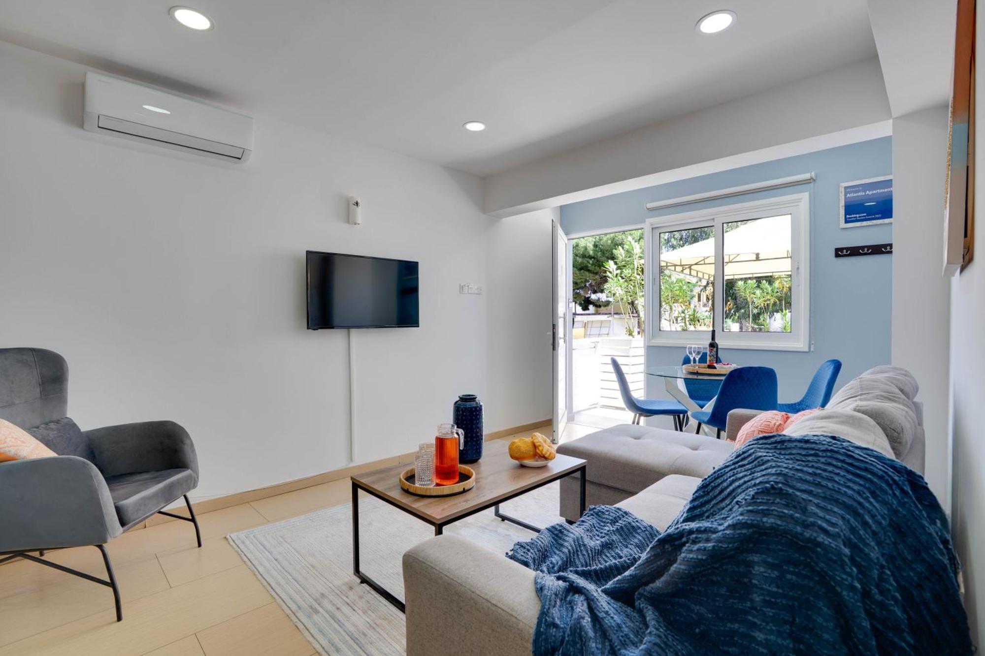 Atlantis Apartments 50M From Makenzy Seafront Larnaka Exterior foto
