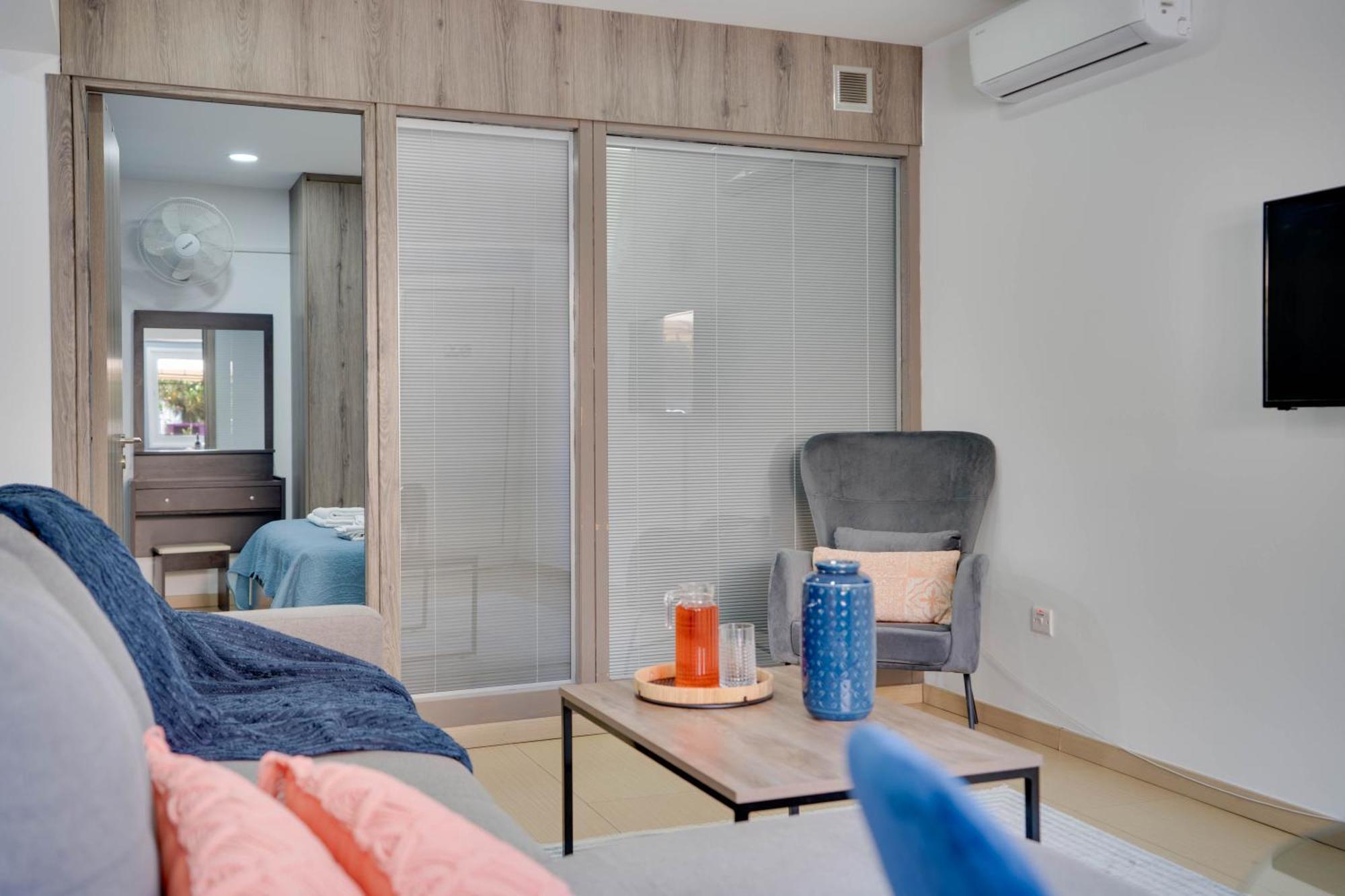 Atlantis Apartments 50M From Makenzy Seafront Larnaka Exterior foto