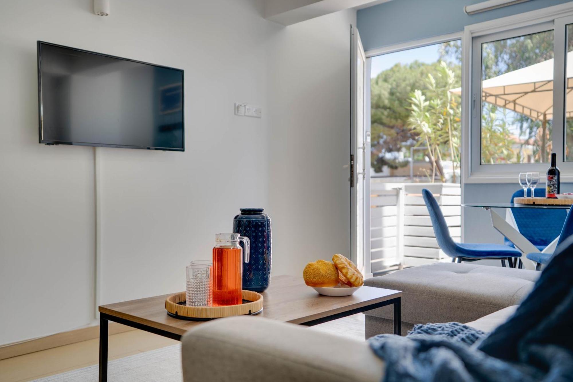Atlantis Apartments 50M From Makenzy Seafront Larnaka Exterior foto
