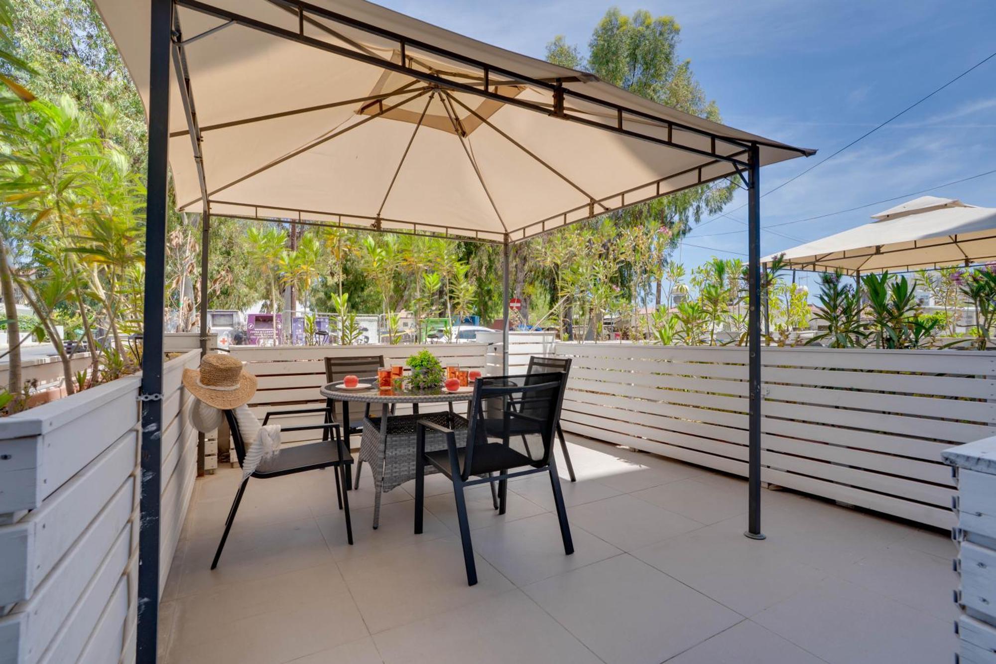 Atlantis Apartments 50M From Makenzy Seafront Larnaka Exterior foto