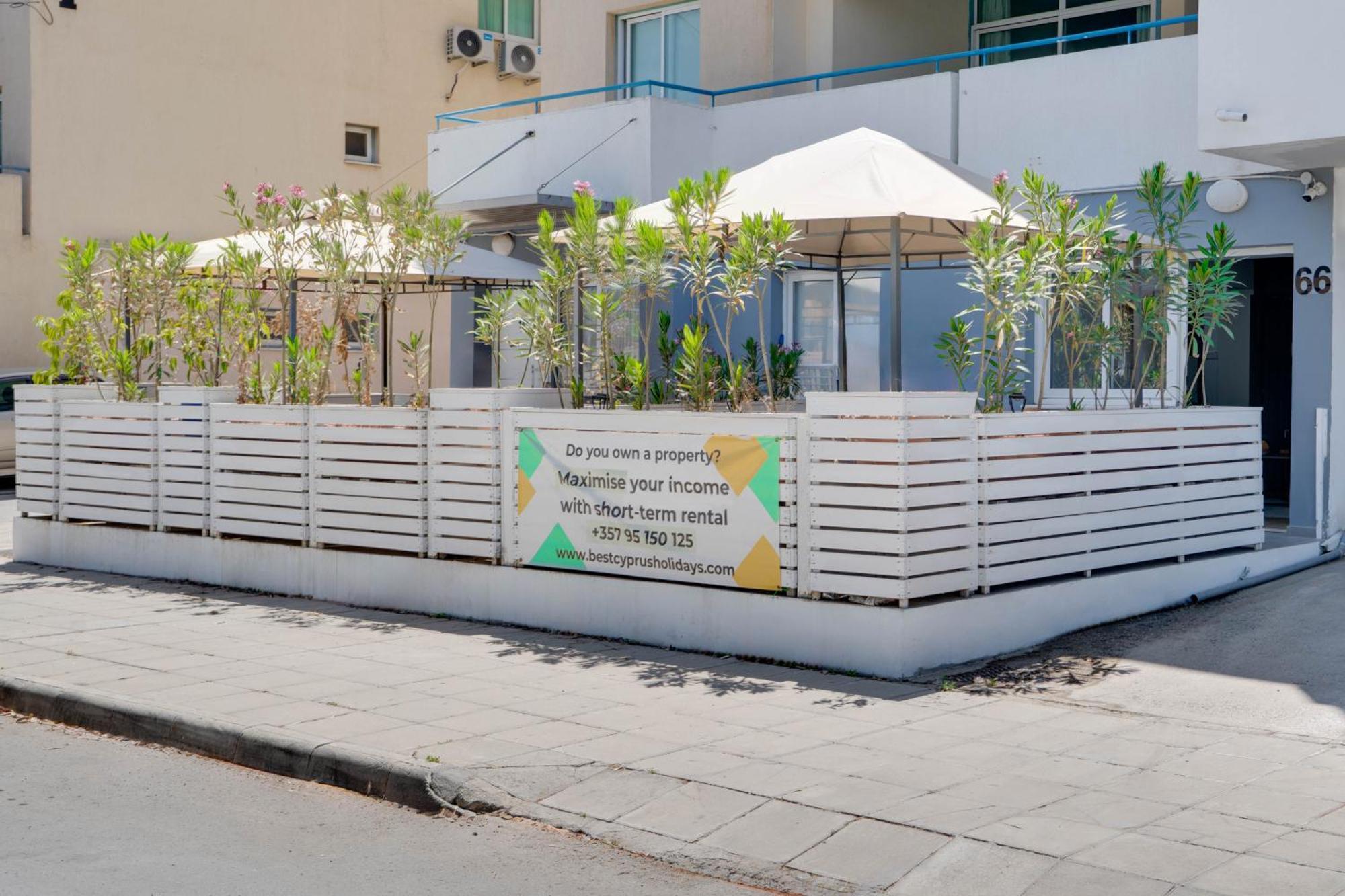 Atlantis Apartments 50M From Makenzy Seafront Larnaka Exterior foto